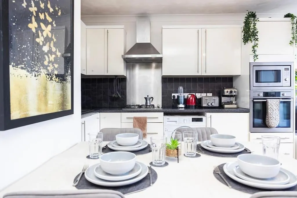 12 Halstead Niu Apartment London 0*,