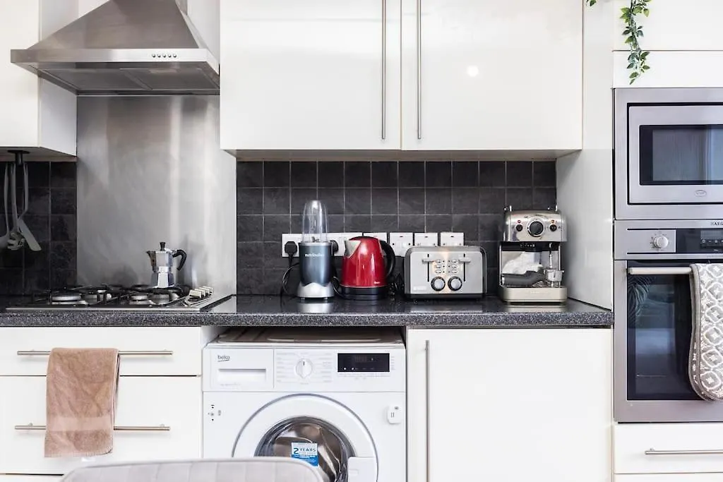 12 Halstead Niu Apartment London United Kingdom