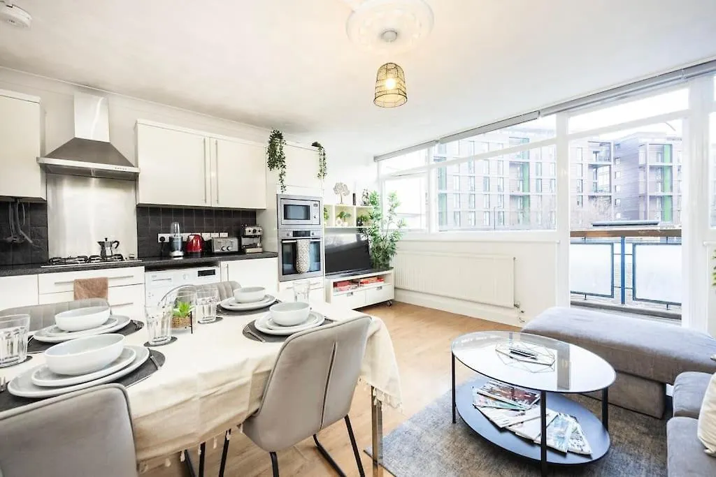 12 Halstead Niu Apartment London United Kingdom