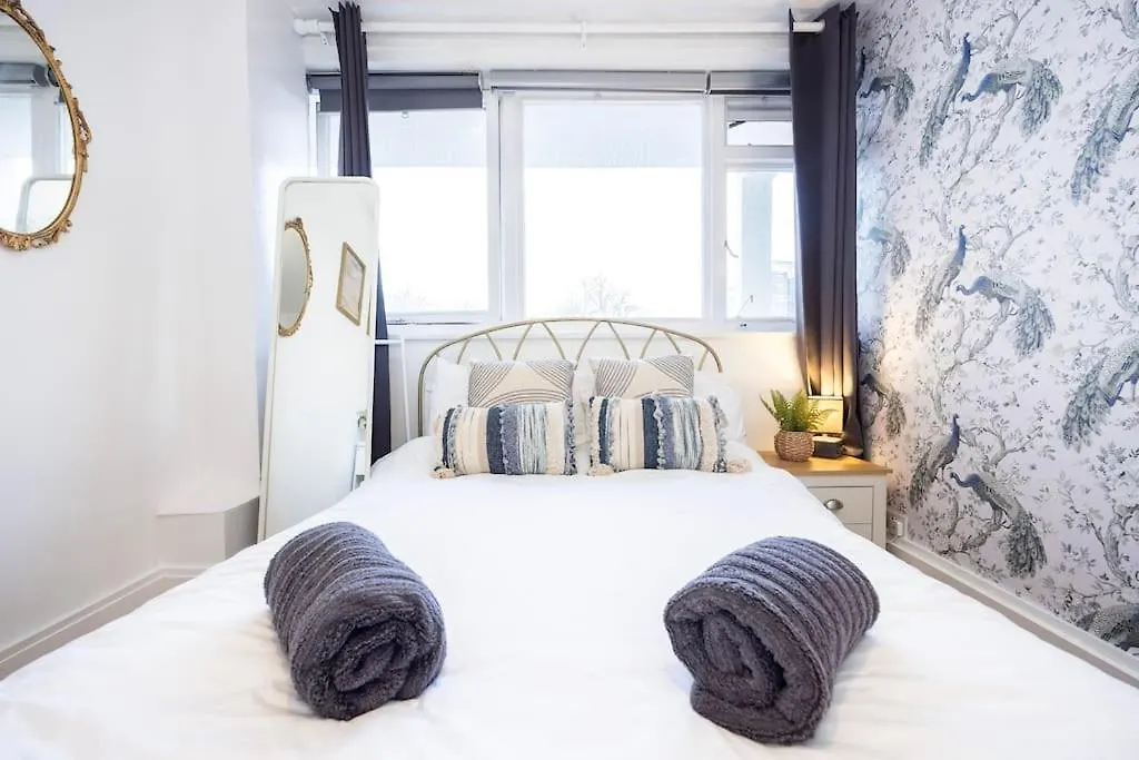 12 Halstead Niu Apartment London United Kingdom