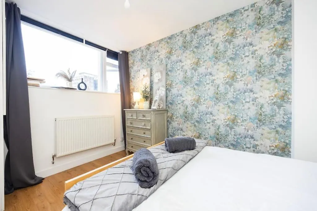 12 Halstead Niu Apartment London 0*,  United Kingdom