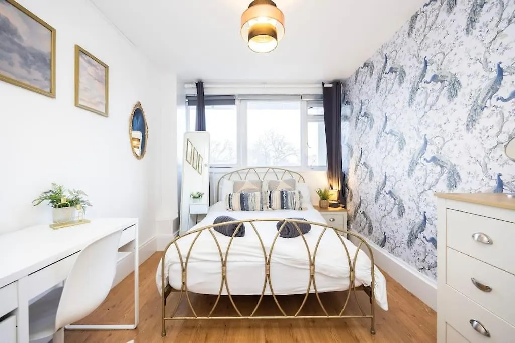 12 Halstead Niu Apartment London 0*,  United Kingdom