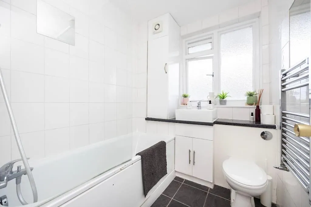 12 Halstead Niu Apartment London United Kingdom
